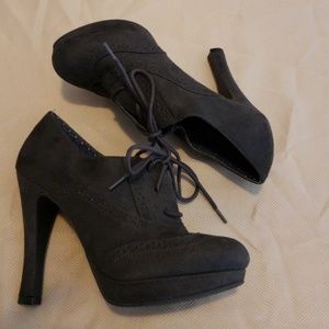 Fioni Charcoal Lace up booties Size 7